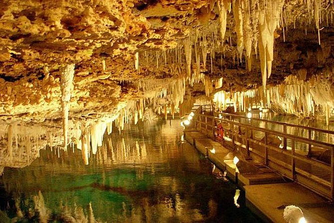 crystal-caves-hamilton-shopping-and-beach-tour