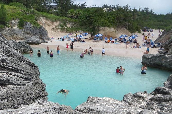 crystal-caves-hamilton-shopping-and-beach-tour