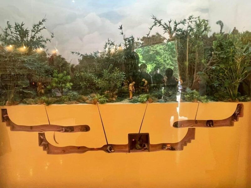 cu-chi-tunnels-and-ho-chi-minh-city-sightseeing