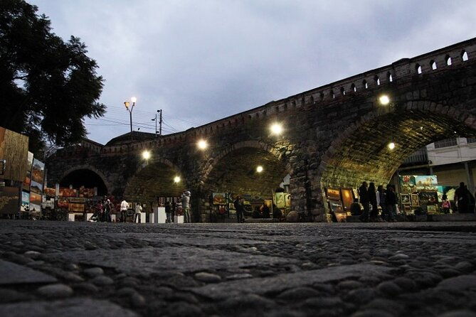 cuenca-city-tour-at-night