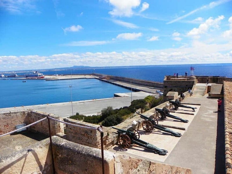 Cultural & gastronomic package: San Carlos Museum + Pa amb oli & Sangria - Exploring the San Carlos Military Museum