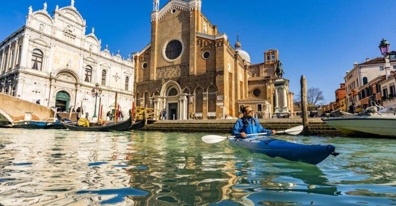 cultural-kayak-tour-discovering-the-citys-canals-2
