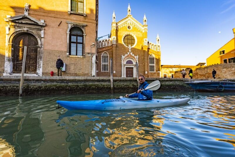 cultural-kayak-tour-discovering-the-citys-canals-2