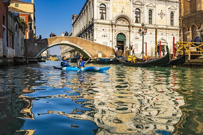 cultural-kayak-tour-discovering-the-citys-canals