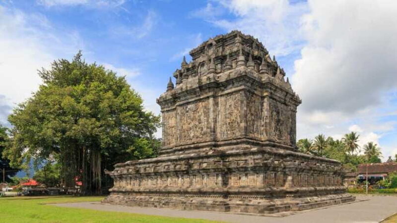 Cultural Wonders of Mendut - Peaceful Moments and Photo Opportunities
