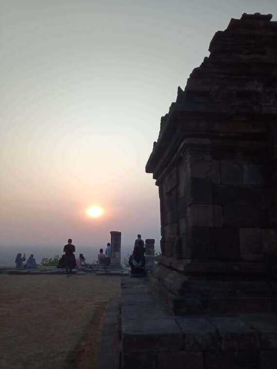 culture-tour-of-sultan-palacewater-castleijo-temple-sunset