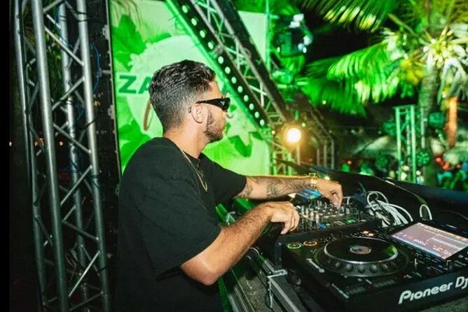 curacao-saturday-night-fever-karaoke-bar-hops