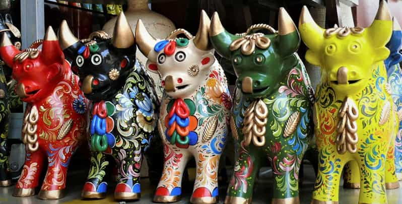 cusco-art-and-culture-workshop-paint-your-torito-de-pucara