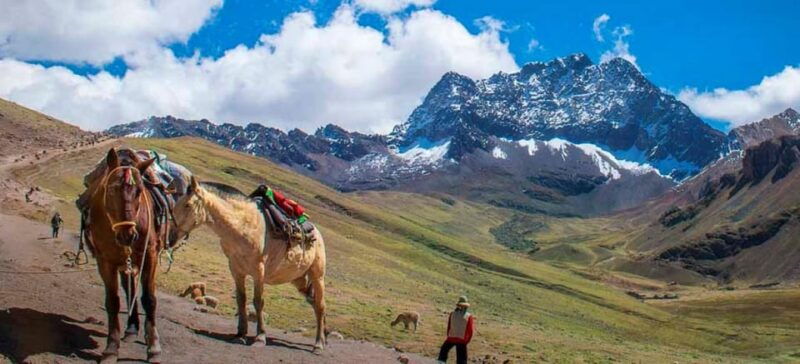 cusco-horseback-excursion-through-the-rainbow-mountains