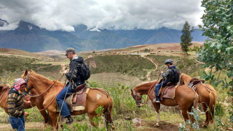 cusco-horseback-ride-through-the-archaeological-zone