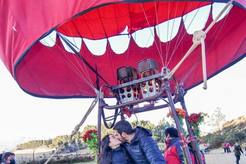 cusco-hot-air-balloon-ride-with-breakfast-and-champagne-2