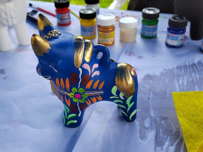 cusco-paint-your-own-torito-of-pucara-art-and-culture-2