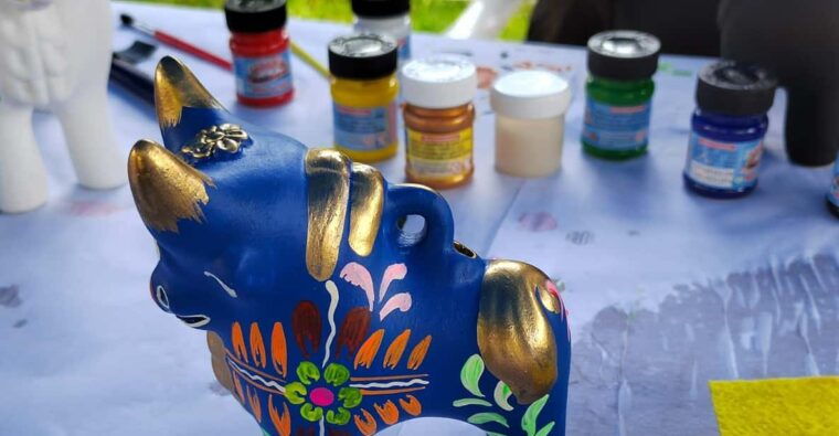 cusco-paint-your-own-torito-of-pucara-art-and-culture-2