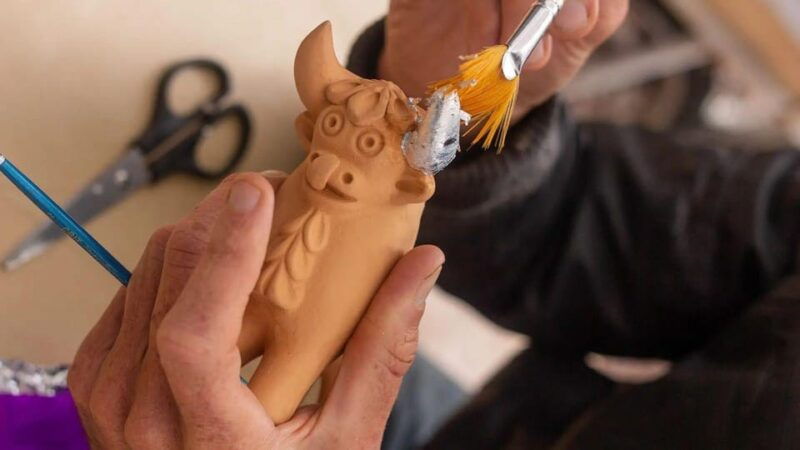 cusco-paint-your-own-torito-of-pucara-art-and-culture-3