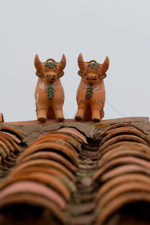 cusco-paint-your-own-torito-of-pucara-art-and-culture