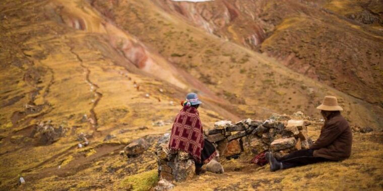 cusco-palcoyo-rainbow-mountain-hidden-sister