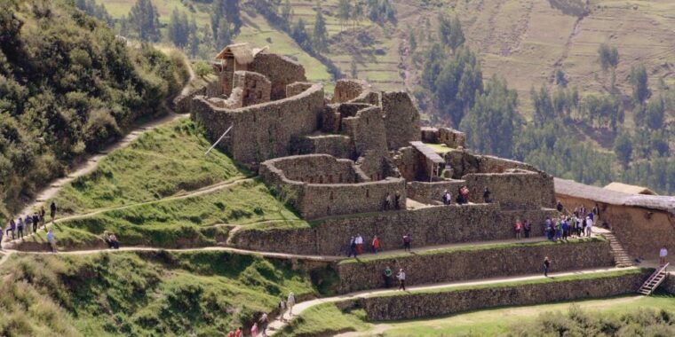 cusco-valley-vip-tour-maras-moray-salt-mines-chinchero-pisac-3
