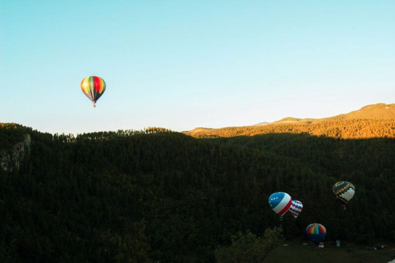 custer-black-hills-hot-air-balloon-flight-at-sunrise