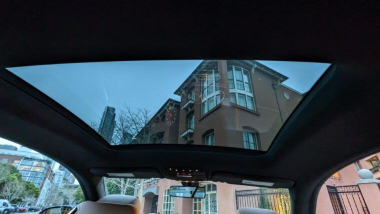 custom-private-tour-in-a-luxurious-mercedes