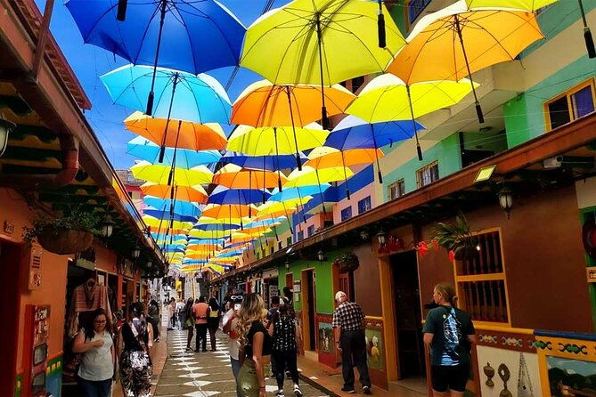 customizable-guatape-and-el-penol-tour-from-medellin