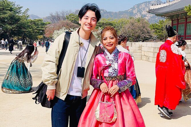 Customizable Seoul Private Tour Palaces Food and Markets - Who is this tour perfect for?  