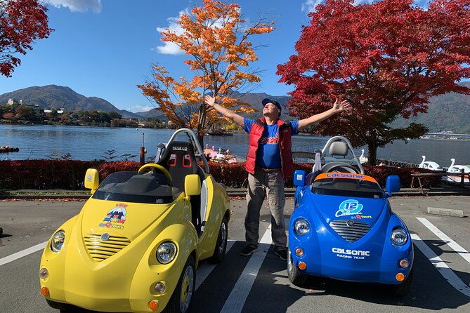 cute-fun-e-car-tour-following-guide-around-lake-kawaguchiko