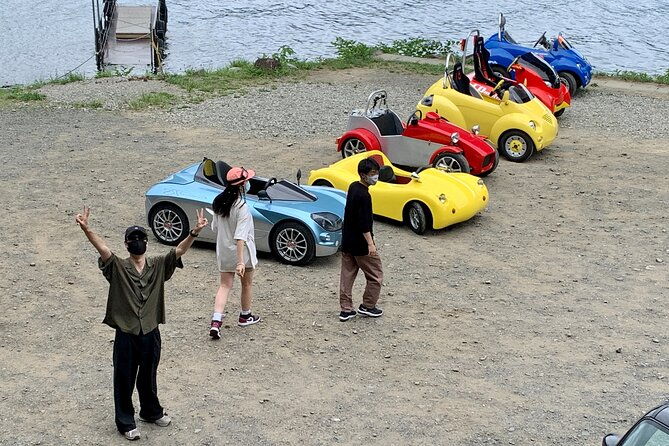 cute-fun-e-car-tour-following-guide-around-lake-kawaguchiko