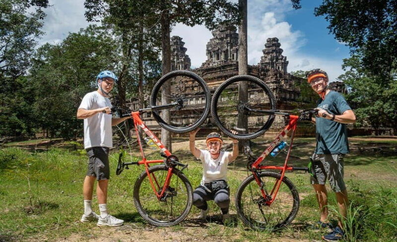 cycle-the-angkor-backroads-inclusive-lunch-at-local-house