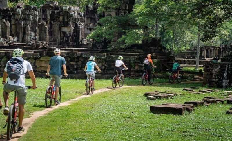cycle-the-angkor-backroads-inclusive-lunch-at-local-house
