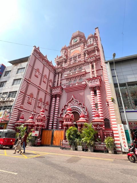 cycling-through-colombo
