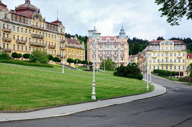 czech-spas-of-karlovy-vary-and-marianske-lazne-from-prague-2