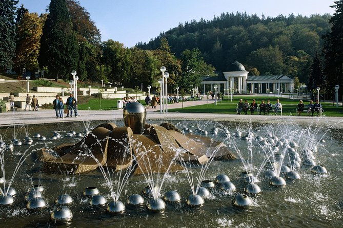 czech-spas-of-karlovy-vary-and-marianske-lazne-from-prague-2