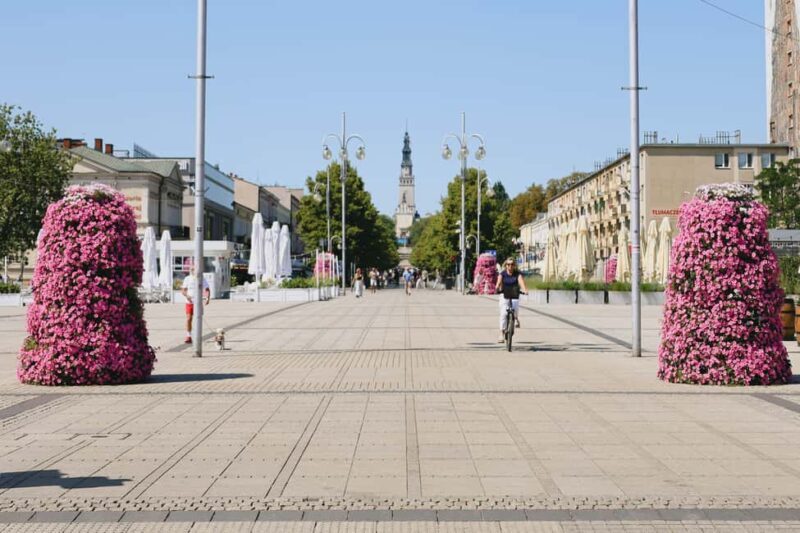 Czstochowa: Morning Food Tour with Breakfast & Pierogi - Sweet Ending: The Kremówka Papieska