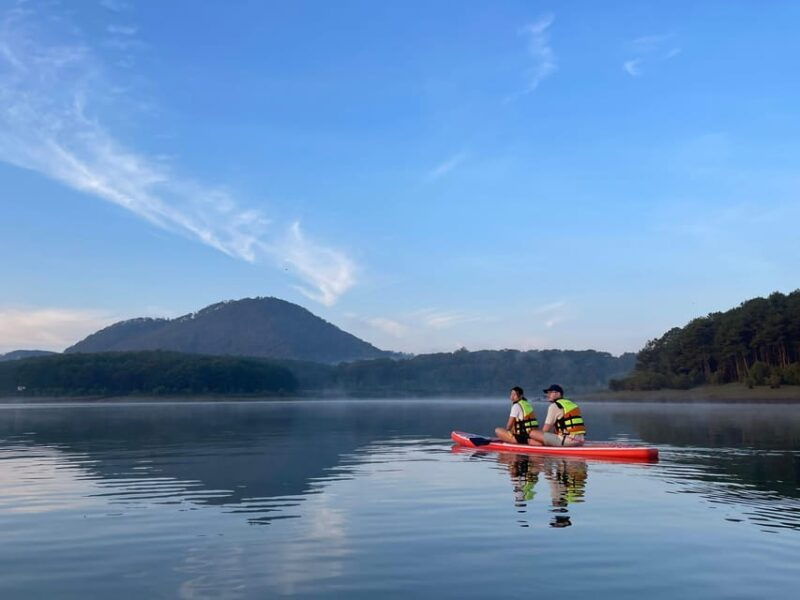 da-lat-trekking-pinhat-sup-kayak-at-tuyen-lam-lake