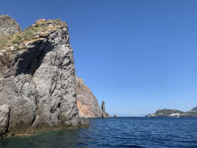 Da Lipari: Tour in Barca Salina e Lipari (7h) PICCOLO GRUPPO - Exploring the Aeolian Islands: A 7-Hour Boat Tour of Lipari and Salina