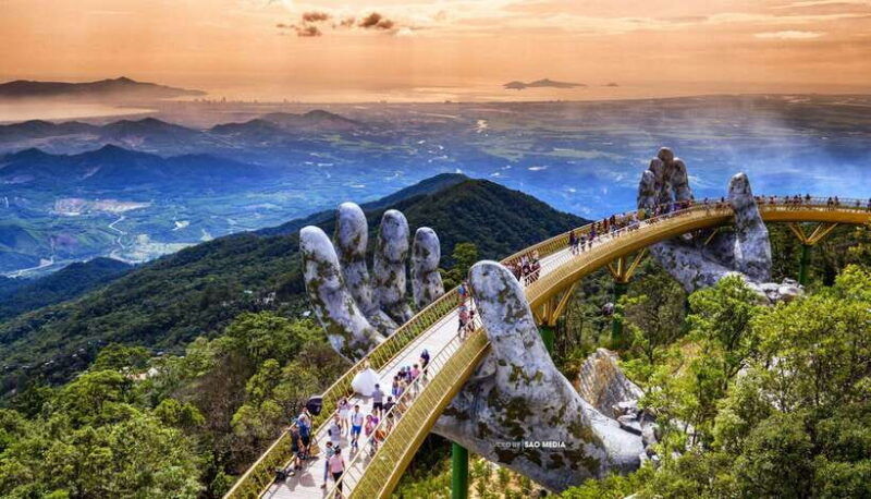 da-nang-ba-na-hills-cable-car-golden-bridge-private-tour