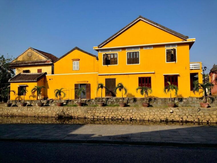 da-nang-basket-boat-ride-hoi-an-city-release-lantern-2