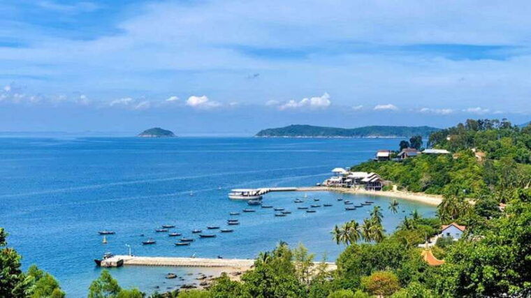 da-nang-cham-island-snorkeling-swimming-scenic-adventure