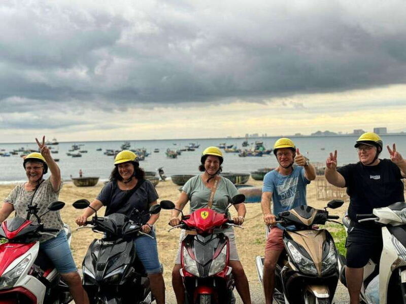 da-nang-city-sightseeing-private-tour-with-female-student