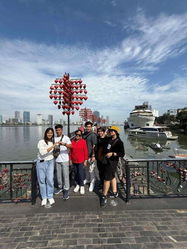 da-nang-city-sightseeing-private-tour-with-female-student