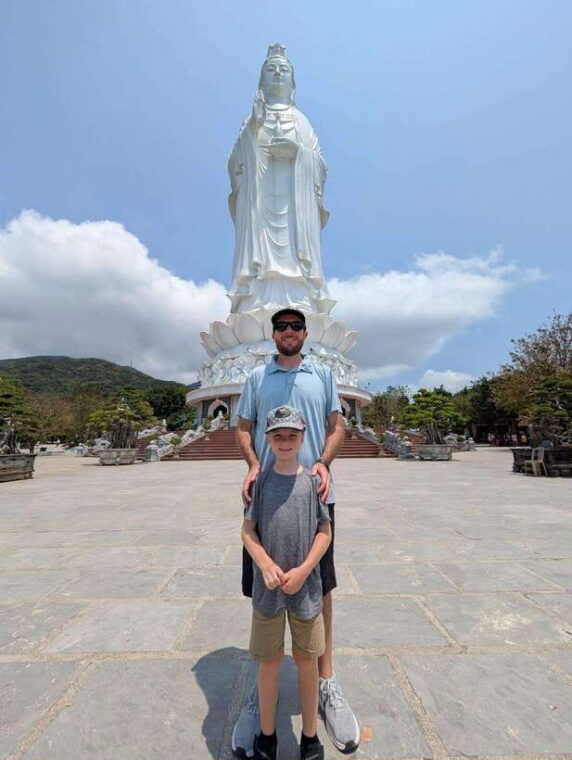 da-nang-city-sightseeing-private-tour-with-female-student