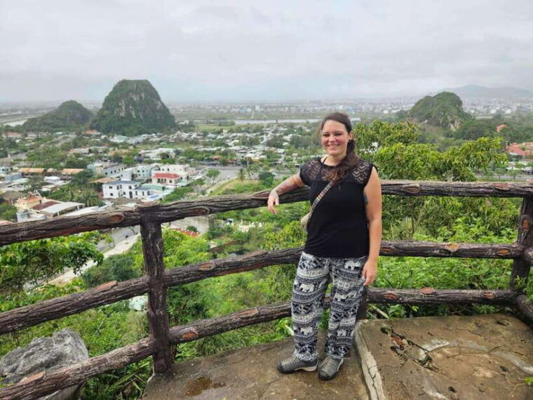 da-nang-city-sightseeing-private-tour-with-female-student