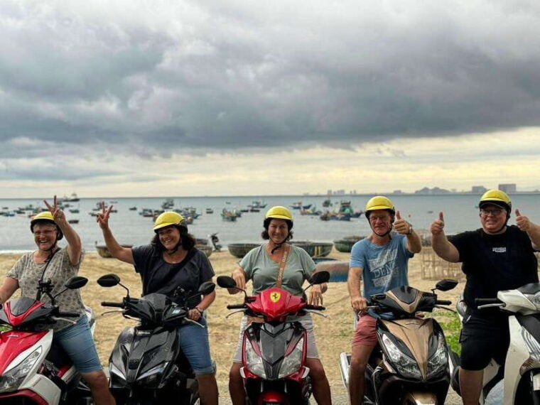 da-nang-city-sightseeing-private-tour-with-female-student