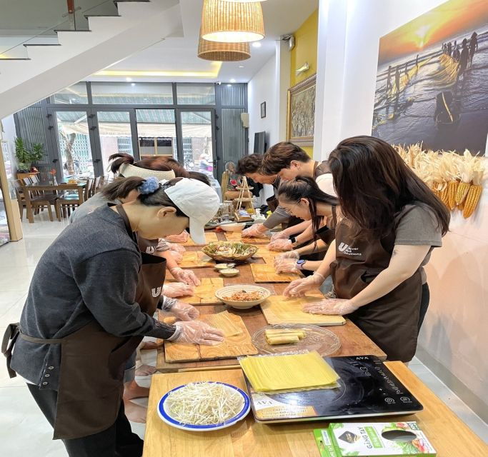 da-nang-cooking-class-and-tasting-pho-with-local-girl