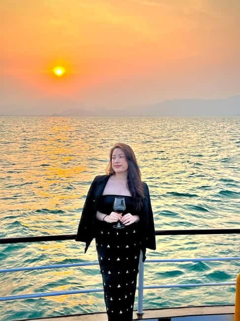 Da Nang: Experience a Magical Sunset Dinner Cruise in DN Bay - Key Points  