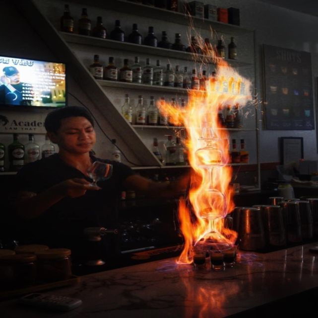 da-nang-experience-making-cocktail-with-pro-bartender