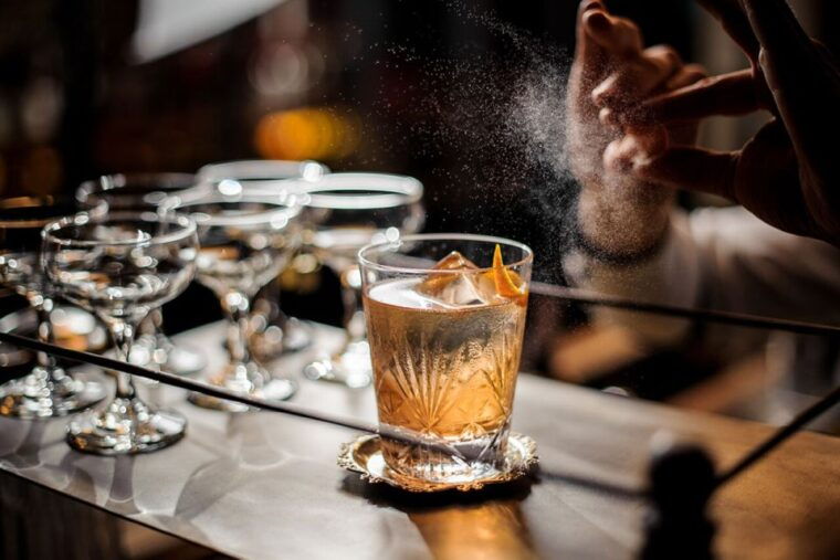 da-nang-experience-making-cocktail-with-pro-bartender