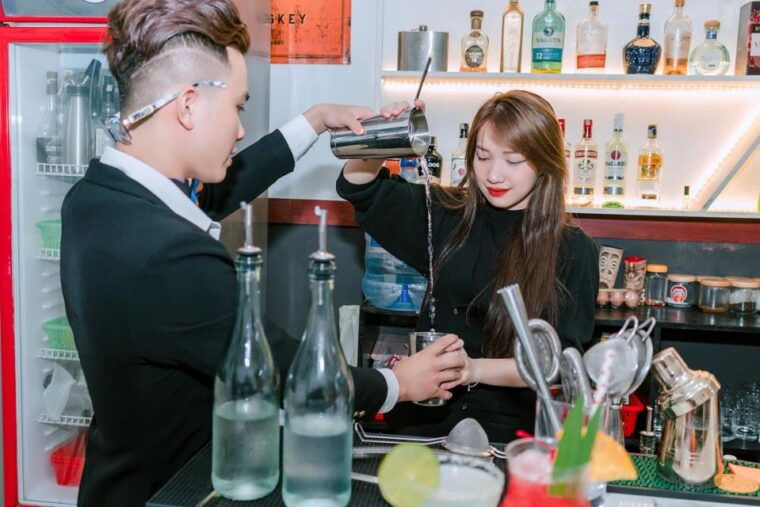da-nang-experience-making-cocktail-with-pro-bartender