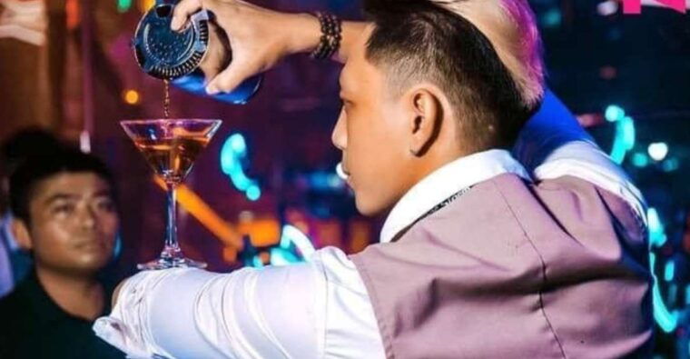 da-nang-experience-making-cocktail-with-pro-bartender