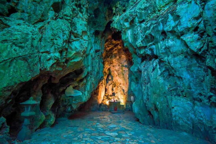 da-nang-hoi-an-marble-mountains-monkey-islands-hell-cave